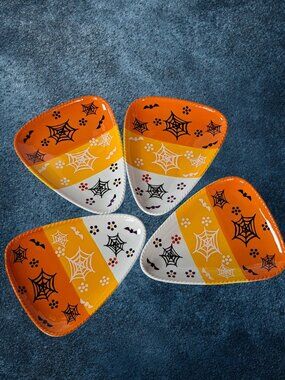 Temp-tations Halloween Boofetti Candy Corn Plates set of four
